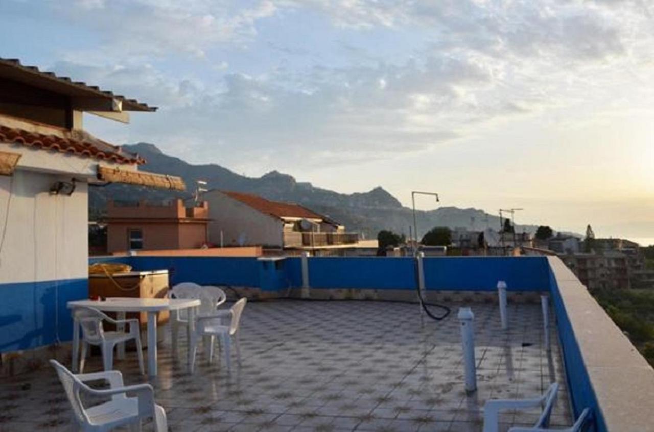 Gianni House Backpackers Hostel Giardini Naxos Exteriér fotografie